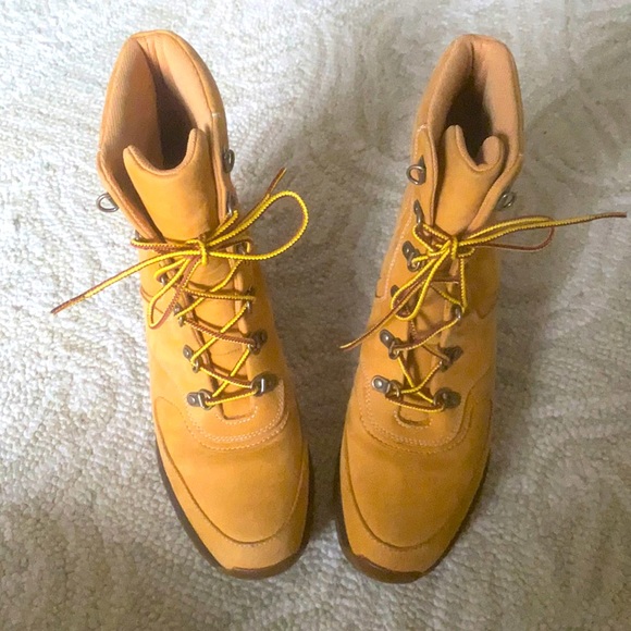 Timberland heeled boots size 8! - Picture 2 of 5